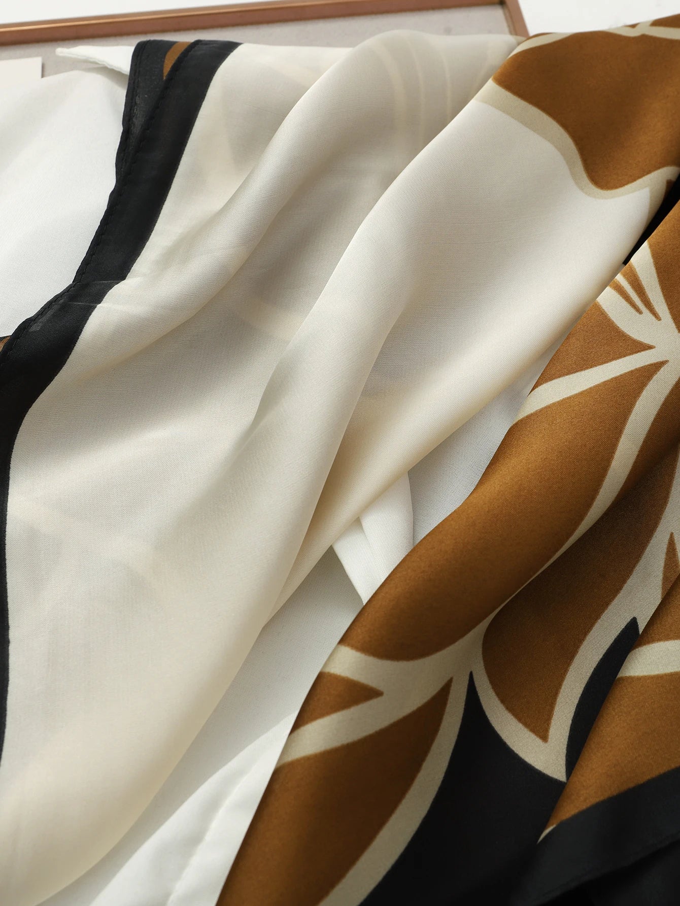 RUNMEIFA Luxury Silk Square Scarf